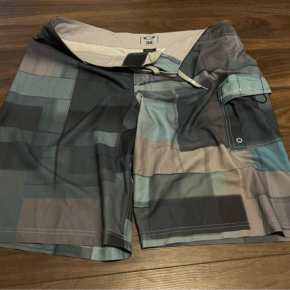 Oakley Men's Gray and Blue Board Shorts